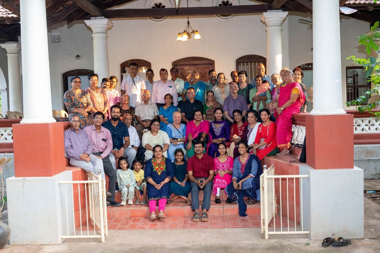 A group of people posing for a photo

AI-generated content may be incorrect.